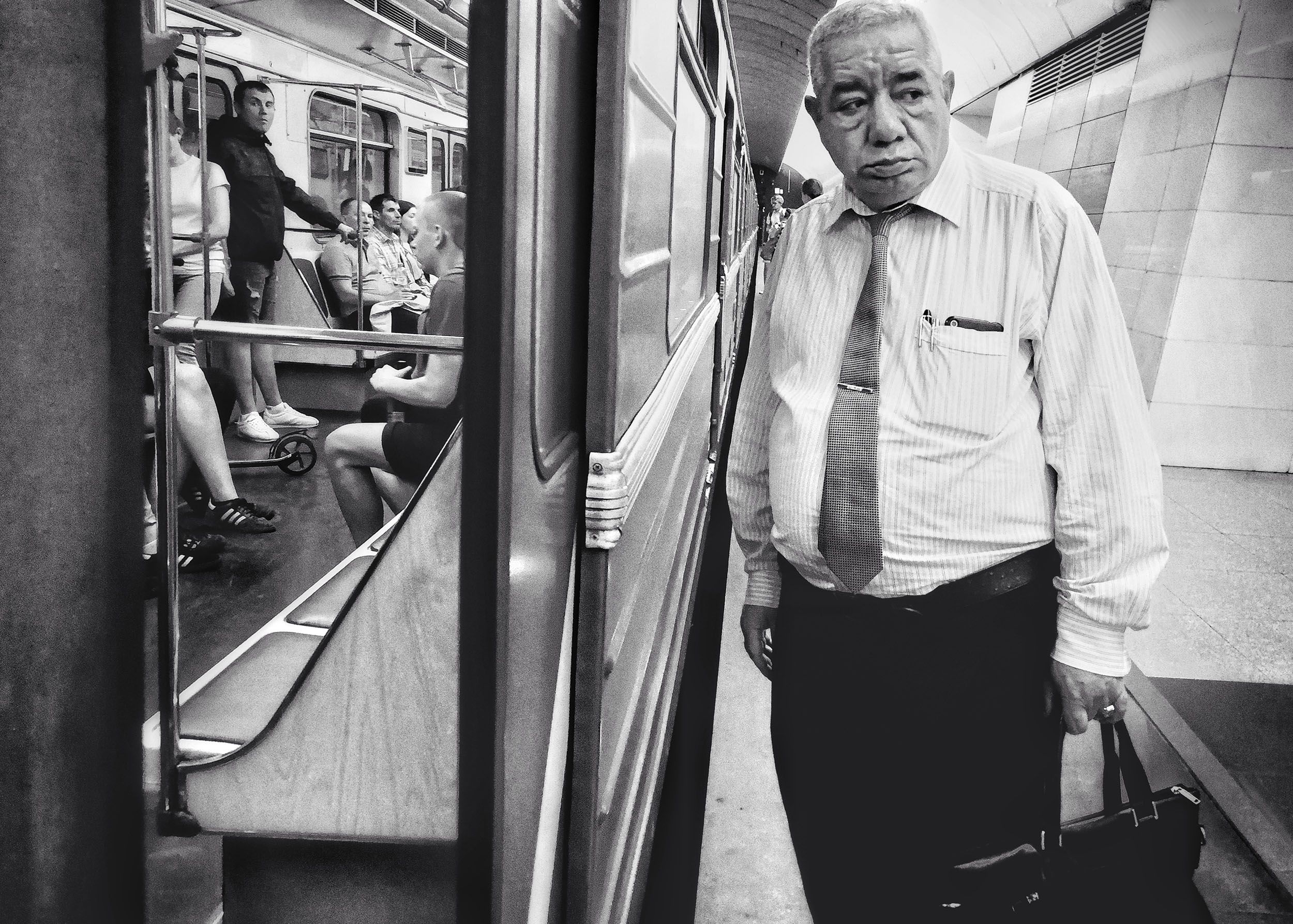 Alexander Tarasenkov (Александр Тарасенков) photographer, Moscow. MetroLife. Untitled