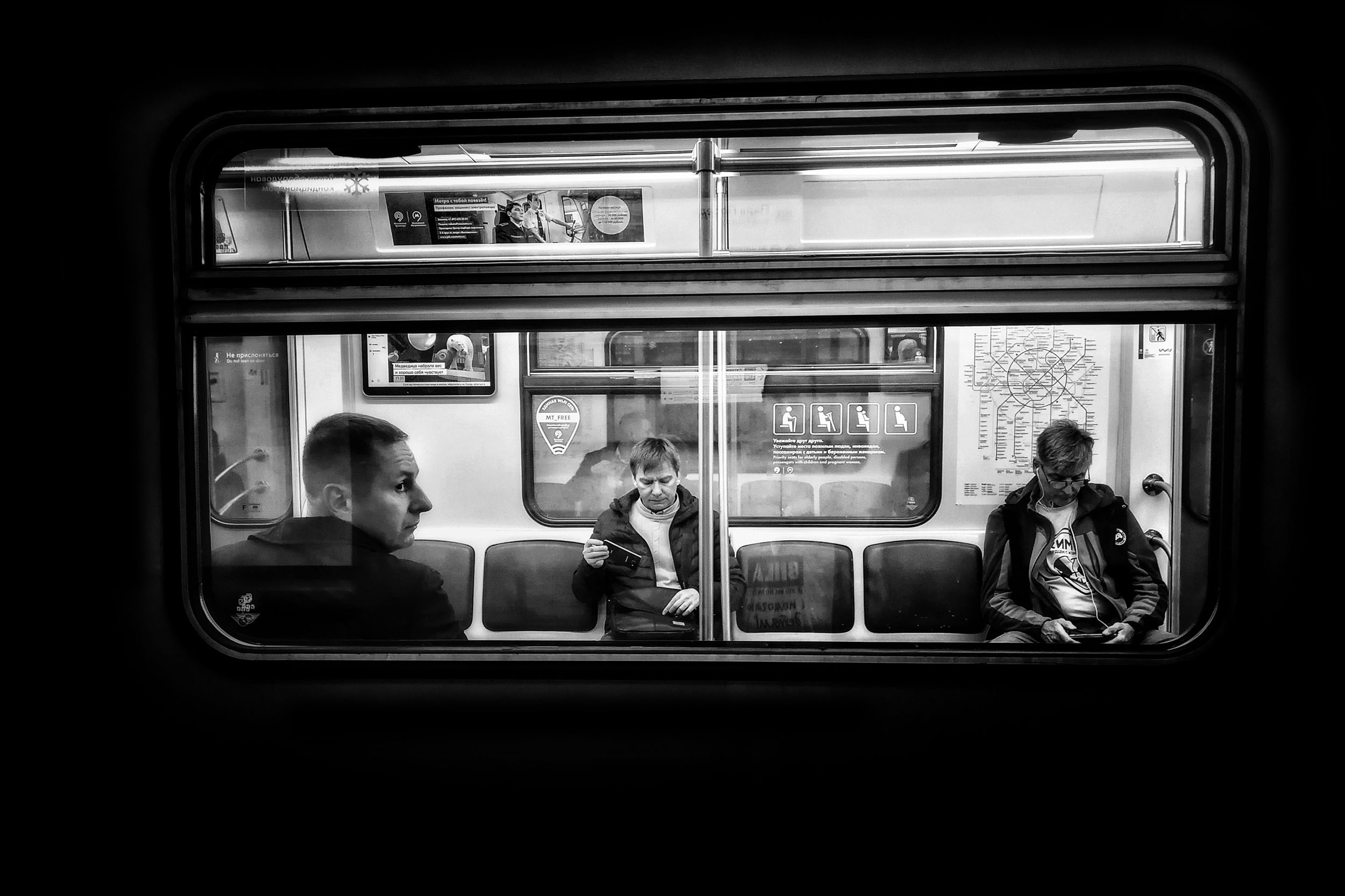 Alexander Tarasenkov (Александр Тарасенков) photographer, Moscow. MetroLife. Untitled