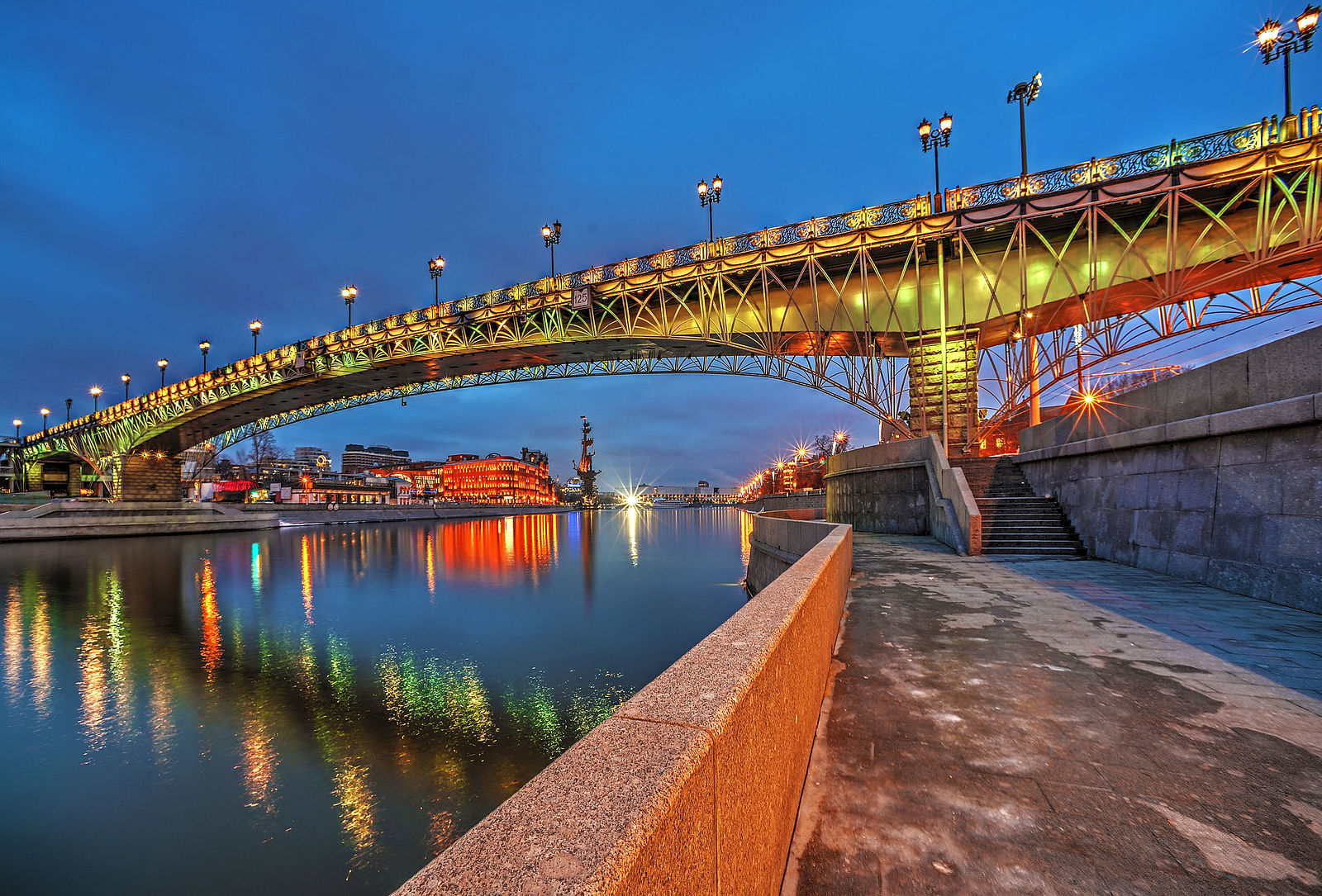 Новокузнецкий мост в Москве