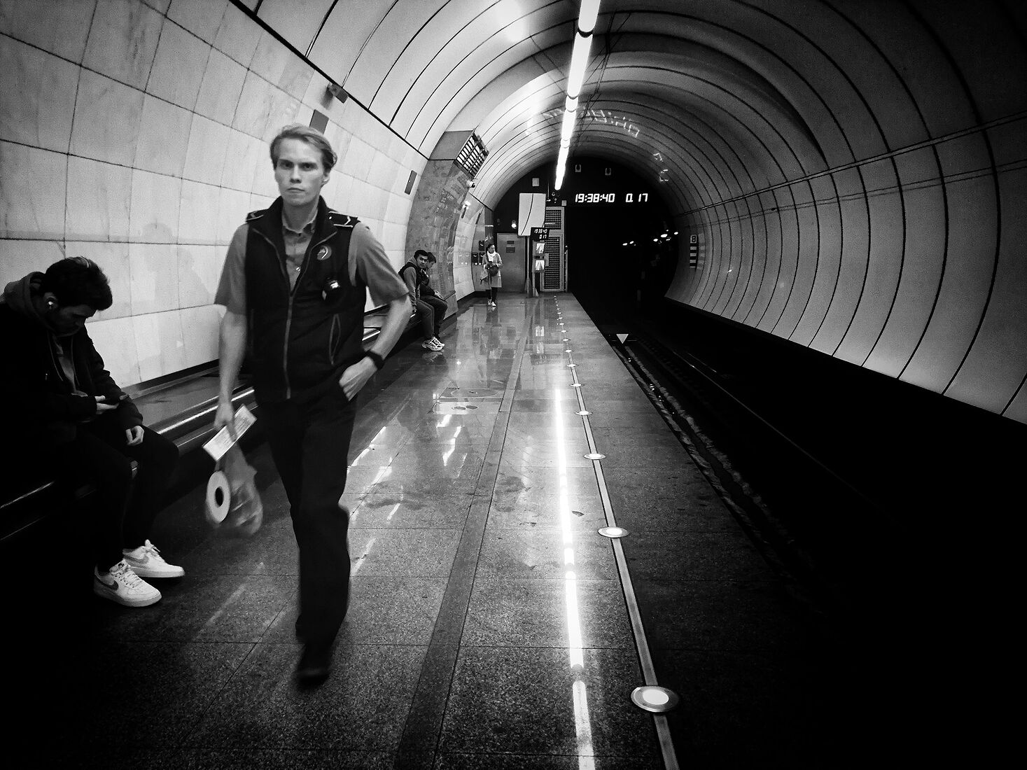 Alexander Tarasenkov (Александр Тарасенков) photographer, Moscow. MetroLife. Untitled