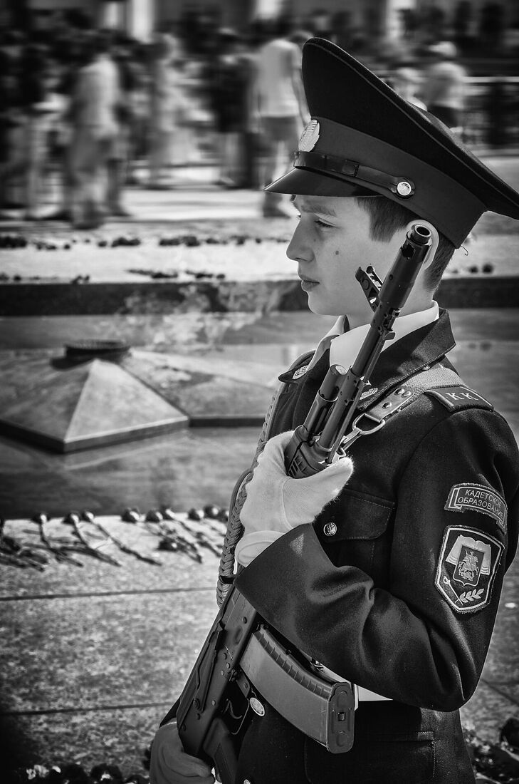 #nebayron #деньпобеды #victory #victoryday

Словно сердце павшего солдата,
Бьётся пламя вечного огня.
День Победы – горестная дата,
Сгусток боли в сердце у меня...
(Геннадий Шеховцов)